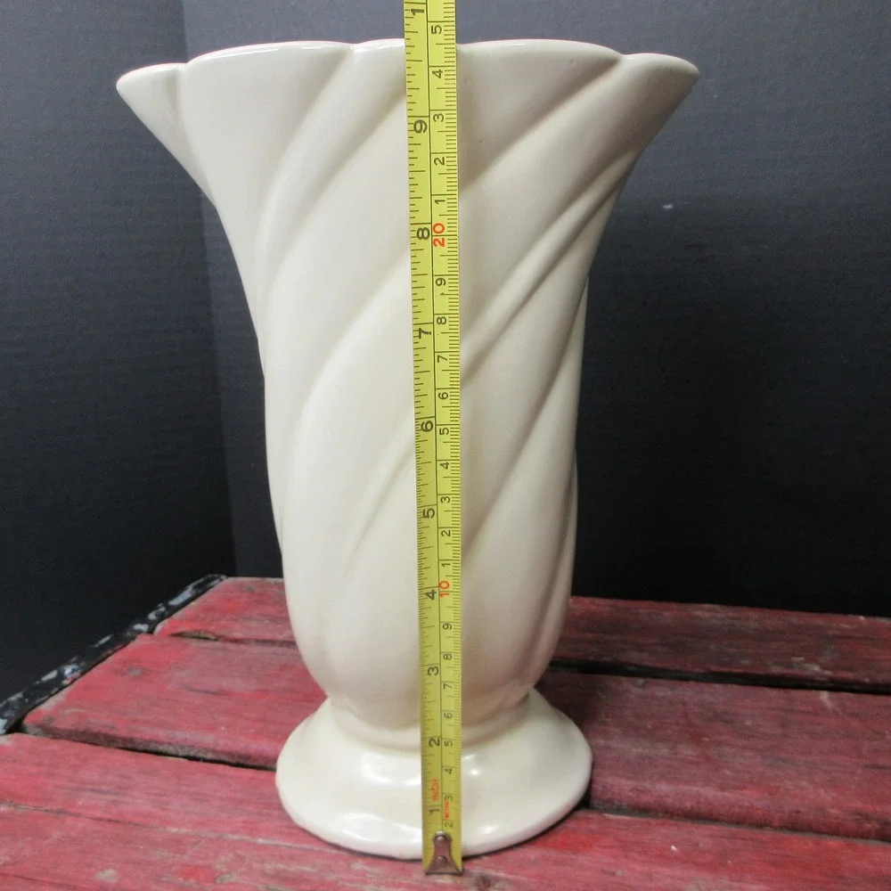 Vintage MCM Cream Ceramic Swirl Ribbed Scalloped Vase Pedestal Base Made in USA